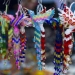 cultura-mexicana-con-pajaros-coloridos